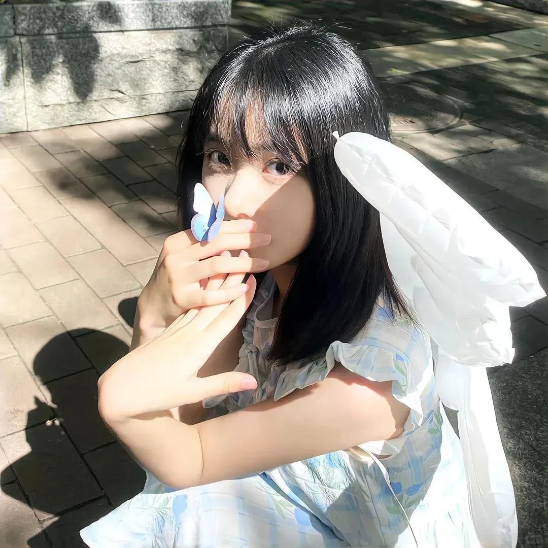 穿盔甲的少女